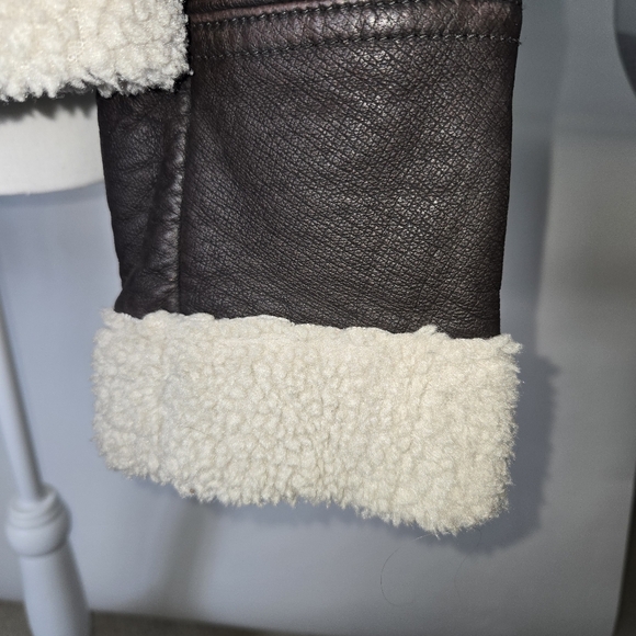 BOSTON PROPER LEATHER BOMBER JACKET WITH FLEECE LINING, ZIPPER ACCENTS. Size S - Picture 6 of 7